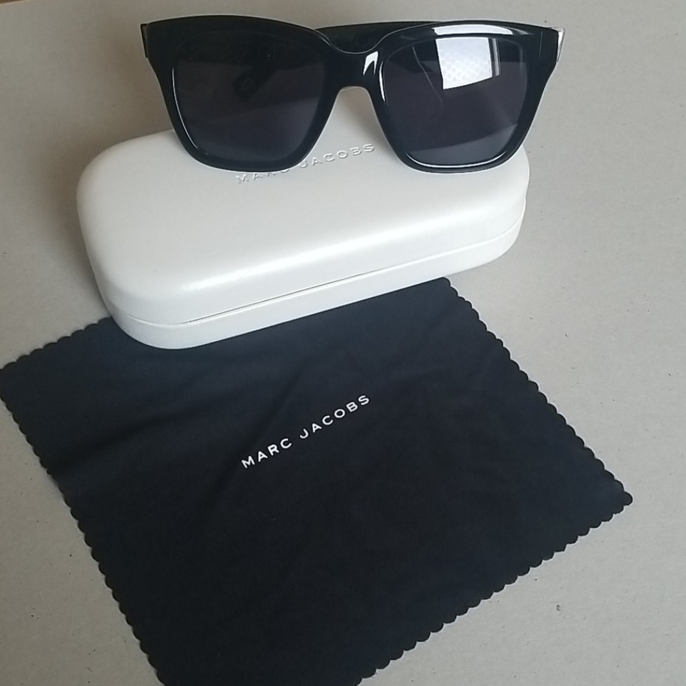 Like new, authentic Marc Jacobs sunglasses